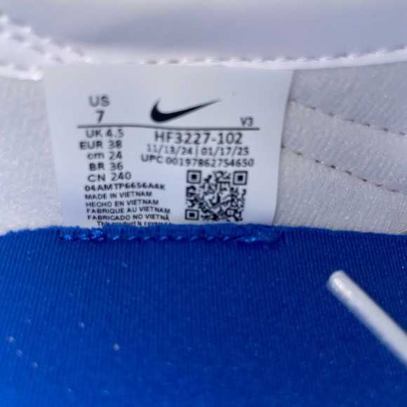 NWT Nike Summit White and Team Red Sneakers - Picture 8 of 10